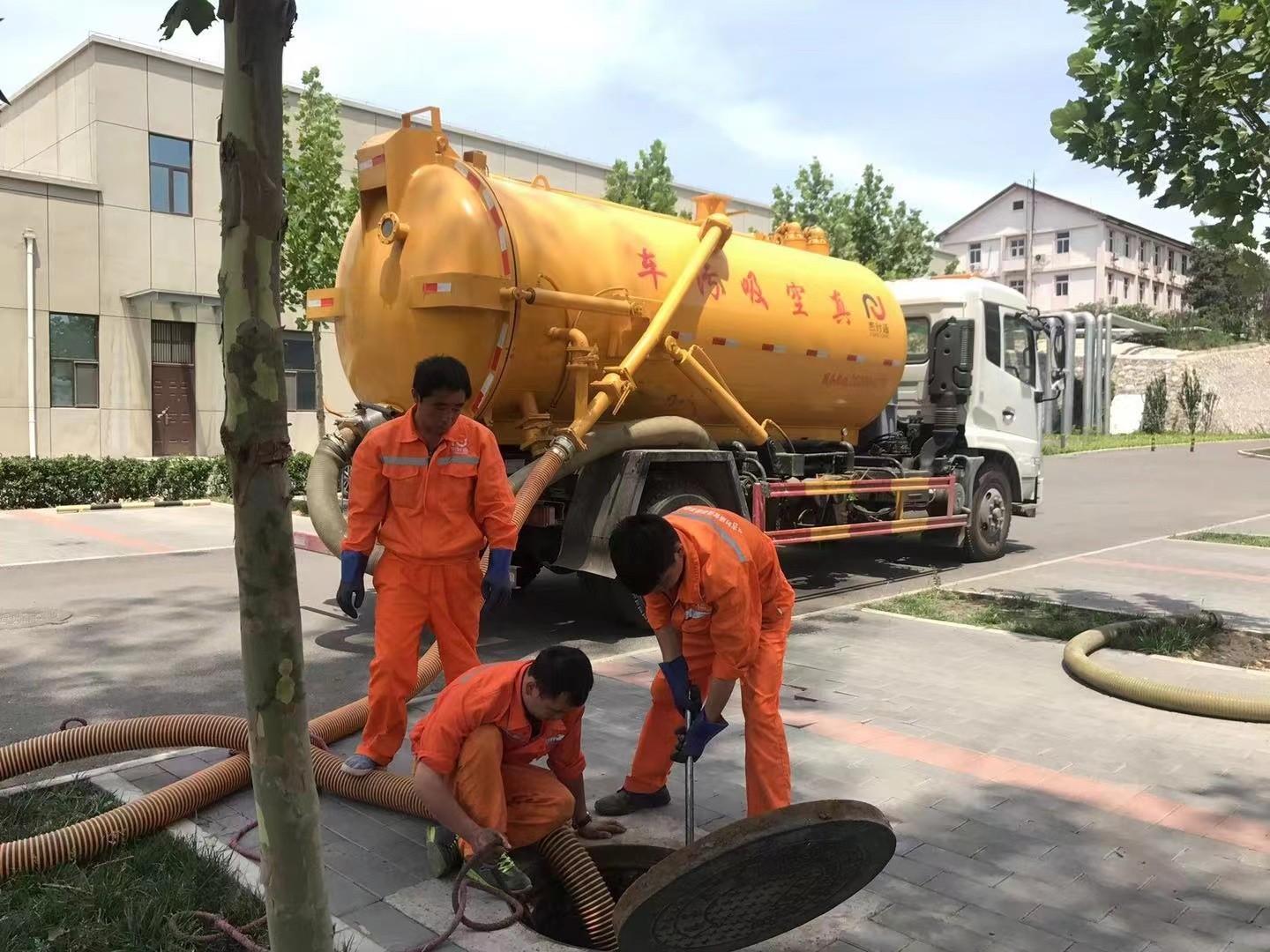 老边化粪池清理与5-8吨吸粪车施工效率分析